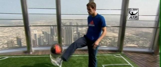 Murray viser fram fotballferdighetene