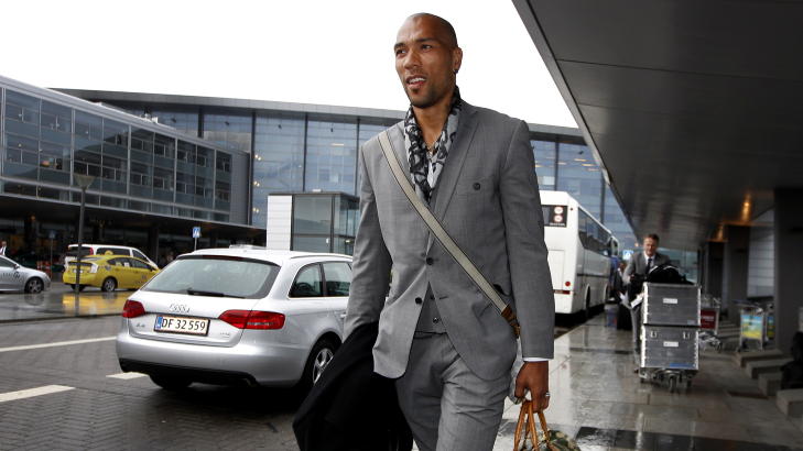 OFTERE I DRESS ENN DRAKT: John Carew har gjort nesten alt annet enn � spille fotball det siste snaue �ret. Her i K�benhavn i forbindelse med en landskamp i 2011. Foto: Erlend Aas / Scanpix