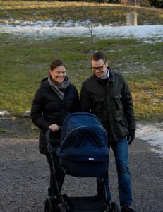 Her er lille Estelle på sin første trilletur