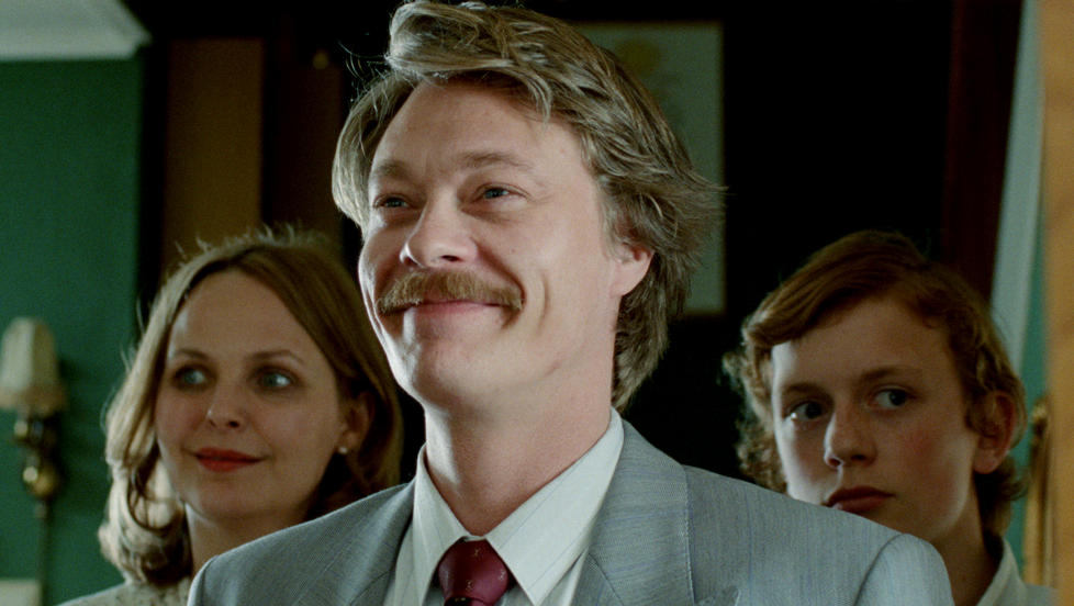 JOBBER SOM EN HELT: Men den alkoholiserte faren Kristoffer Joner spiller blir for destruktiv til at veien mot l�srivelsen er tilstrekkelig interessant i �Kompani Orheim�.