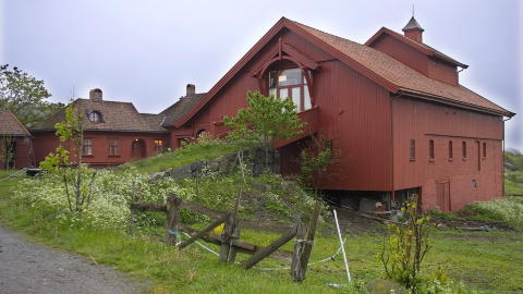 NERDRUMS GÅRD: I dag ble det kjent at den norske kunstneren får tilbake Røvik gård.
FOTO:TORBJØRN BERG/DAGBLADET NERDRUMS GÅRD: I dag ble det kjent at den norske kunstneren får tilbake Røvik gård.
FOTO:TORBJØRN BERG/DAGBLADET