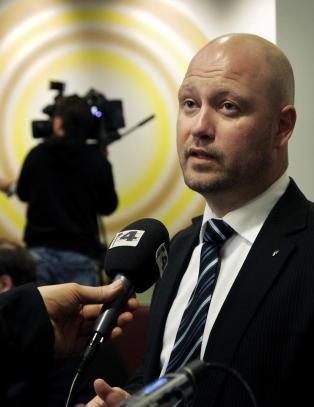 - Det kan ligge en overraskelse eller to i det han legger fram
