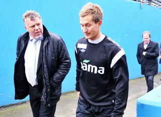 DISIPLIN: Kjetil Siem (t.v.) vil at Morten Gamst Pedersen og resten av landslaget er seg sitt ansvar bevisst. Foto: Erik Berglund DISIPLIN: Kjetil Siem (t.v.) vil at Morten Gamst Pedersen og resten av landslaget er seg sitt ansvar bevisst. Foto: Erik Berglund