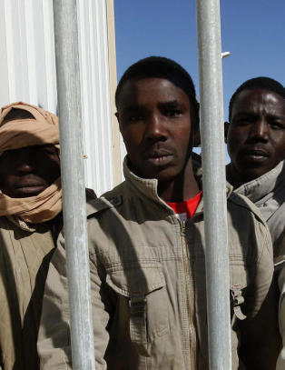 Libyske militsgrupper holder tusenvis av fanger