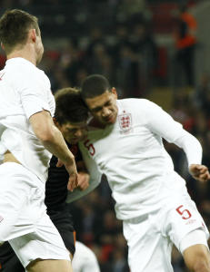 Smalling og Huntelaar til sykehus etter denne skallingen