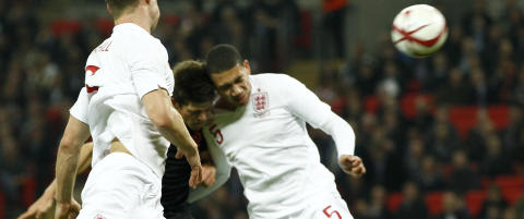 Smalling og Huntelaar til sykehus etter denne skallingen