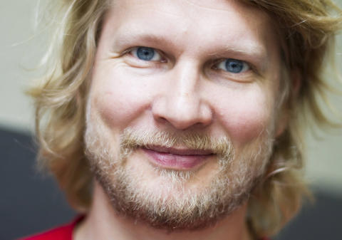 LITEN SAK: «Den som tror at dette er det viktigste som skjedde i norsk politikk i februar 2011 trenger briller,» skriver Aslak Sira Myhre (bildet). LITEN SAK: «Den som tror at dette er det viktigste som skjedde i norsk politikk i februar 2011 trenger briller,» skriver Aslak Sira Myhre (bildet).