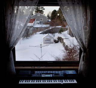Utsikt: Den ene tangenten er ødelagt, men Isabel satt ofte her inne og klimpret på keyboardet. De siste åra hørete hun alltid på musikk, og hun hadde begynt å danse. Ofte danset hun alene inne på rommet, til lyden av hodetelefonene. Utsikt: Den ene tangenten er ødelagt, men Isabel satt ofte her inne og klimpret på keyboardet. De siste åra hørete hun alltid på musikk, og hun hadde begynt å danse. Ofte danset hun alene inne på rommet, til lyden av hodetelefonene.