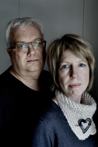 Savner alt: - Vi har gitt bort litt, men vi klarer ikke kvitte oss med klærne hans, sier Andreas' mor Heidi (46). - Vi savner alt... Til og med rotet savner vi, fordi det var hans rot, sier far Vidar. Savner alt: - Vi har gitt bort litt, men vi klarer ikke kvitte oss med klærne hans, sier Andreas' mor Heidi (46). - Vi savner alt... Til og med rotet savner vi, fordi det var hans rot, sier far Vidar.