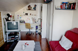 Fortsatt sommertid: Andrine elsket å se kokkeprogram på rommet sitt hjemme i Sarpsborg. Hun skulle bli konditor og ta lappen. Og kanskje på kino - har mamma fått vite i ettertid - med en gutt. Andrine fikk aldri oppleve å ha kjæreste. Fortsatt sommertid: Andrine elsket å se kokkeprogram på rommet sitt hjemme i Sarpsborg. Hun skulle bli konditor og ta lappen. Og kanskje på kino - har mamma fått vite i ettertid - med en gutt. Andrine fikk aldri oppleve å ha kjæreste.