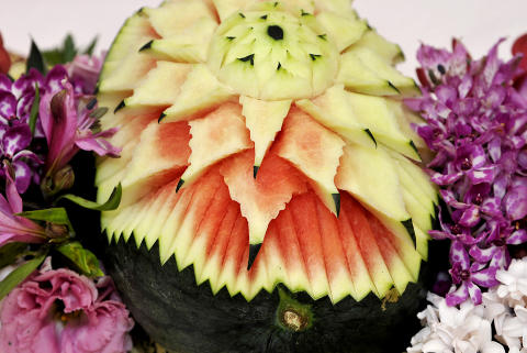 KUNSTVERK: Nei, denne var vi ikke i n�rheten av � lage, men den hadde en smak som minnet om skyfri himmel. Foto: HANS A. VEDLOG