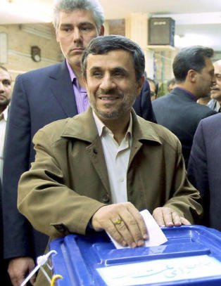 Ahmadinejads motstandere seiret i valget i Iran