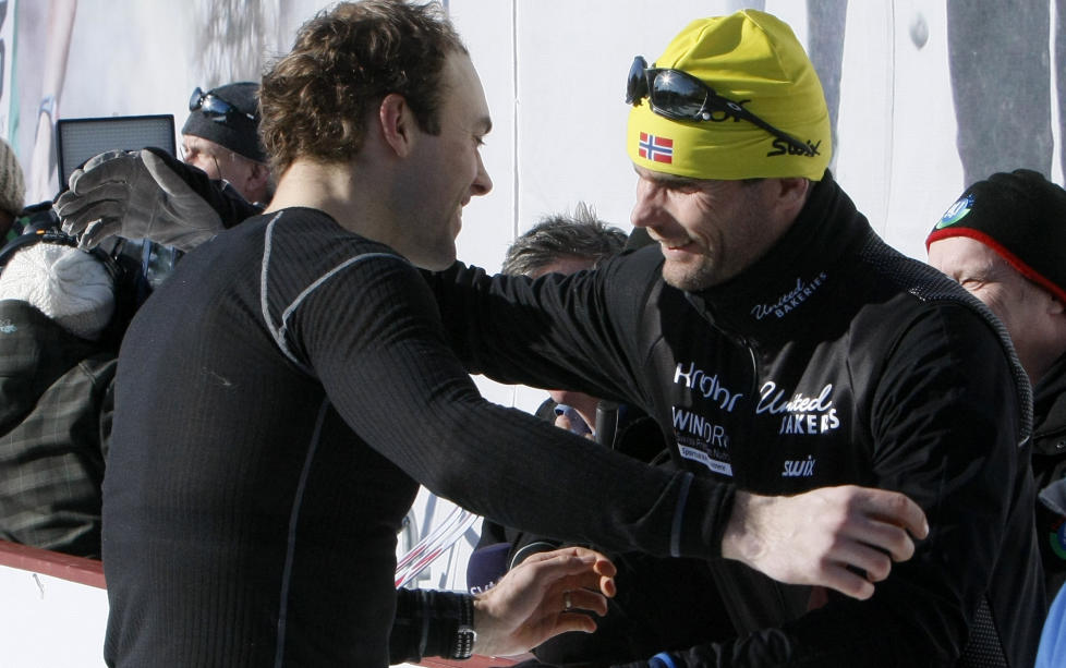  STOR VINNER: Kameraten Thomas Alsgaard jubler for J�rgen Brinks spurtseier i Vasaloppet. FOTO: Tormod Brenna / Dagbladet.