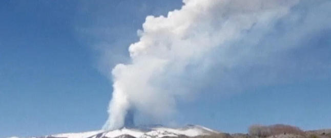 Etna har utbrudd for tredje gang i �r