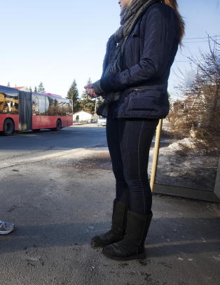 Cecilie (17) ble sparket, ranet og sl�tt p� vei hjem fra trening