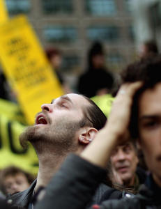 - Det er de vanlige arbeidsfolka og deres �p�belvenner� som betaler prisen