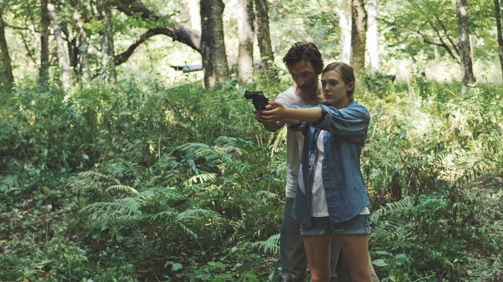 KOMMENDE STJERNE: Elizabeth Olsen spiller hovedrollen og John Hawkes sektlederen i �Martha Marcy May Marlene�.