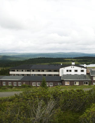 Mann d�de etter knivstikking p� hotell i �yer