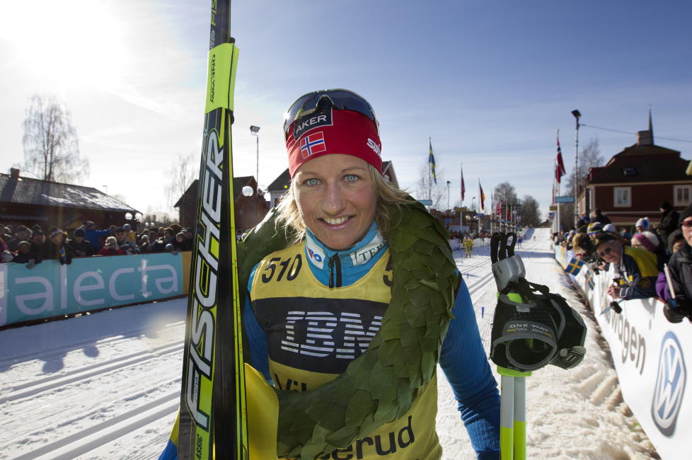 F�R BIL LIKEVEL: Vibeke Skofterud f�r en bil fra Volkswagen i Sverige likevel etter at hun vant p� ny l�yperekord i Vasaloppet p� s�ndag.Foto: Terje Bendiksby / Scanpix