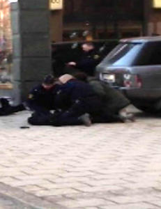 - De skyter! Skitt! Oi, oi, oi!