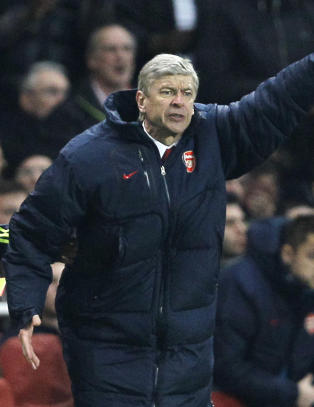 Dommeren ba Wenger holde fingrene unna