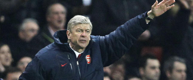 Dommeren ba Wenger holde fingrene unna
