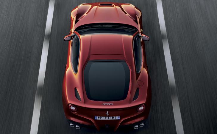 STAR OF THE SHOW: N�r en ny Ferrari ser dagens lys, virker det som om hele bilverdenen stopper opp. F12berlinetta er r�! Foto: Ferrari