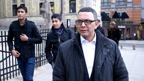 FORSIKTIG:Akhtar Chaudhry er forsiktig med sin kommentar.. Foto: Øistein Norum Monsen / DAGBLADET FORSIKTIG:Akhtar Chaudhry er forsiktig med sin kommentar.. Foto: Øistein Norum Monsen / DAGBLADET
