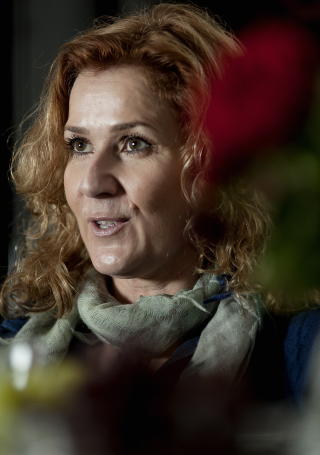 Grepa dame: Karita Bekkemellem gikk fra homo- og likestillingspolitikk til medisiner - som direktør i Legemiddelindustriforeningen. - Jeg er nok en type som gjerne vil inn å ordne opp, slik komme jeg nok bestandig til å være, sier hun.
Foto: Anita Arntzen / Dagbladet Grepa dame: Karita Bekkemellem gikk fra homo- og likestillingspolitikk til medisiner - som direktør i Legemiddelindustriforeningen. - Jeg er nok en type som gjerne vil inn å ordne opp, slik komme jeg nok bestandig til å være, sier hun.
Foto: Anita Arntzen / Dagbladet