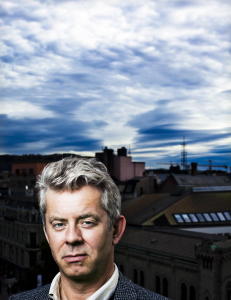 Prate, bombe eller kreve deres avgang?