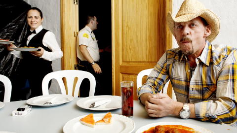 Avslappa cowboy: - Det er enklere å kose seg med ting når du er fylt femti år.Jeg har et mer avslappa forhold til livet, og er ikke så redd for å tråkke feil. Og om jeg er usikker, så løser det seg, sier Rune Rudberg.
Foto: Agnete Brun / Dagbladet Avslappa cowboy: - Det er enklere å kose seg med ting når du er fylt femti år.Jeg har et mer avslappa forhold til livet, og er ikke så redd for å tråkke feil. Og om jeg er usikker, så løser det seg, sier Rune Rudberg.
Foto: Agnete Brun / Dagbladet