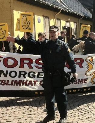 Flere personer med bånd til SOS Rasisme bygde opp høyreekstreme Norwegian Defence League, sier tidligere styremedlem.