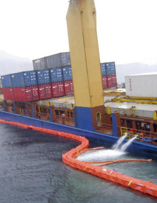 Kystverket: - Grunnst�tt skip lekker som en sil