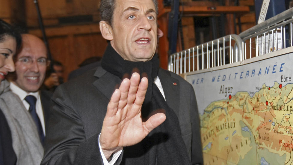  - BEKLAGER:  Persident Nicolas Sarkozy m�tte unnskylde s�nnens tomat- og steinkasting mot politikvinne. FOTO: Claude Paris/REUTERS/SCANPIX.