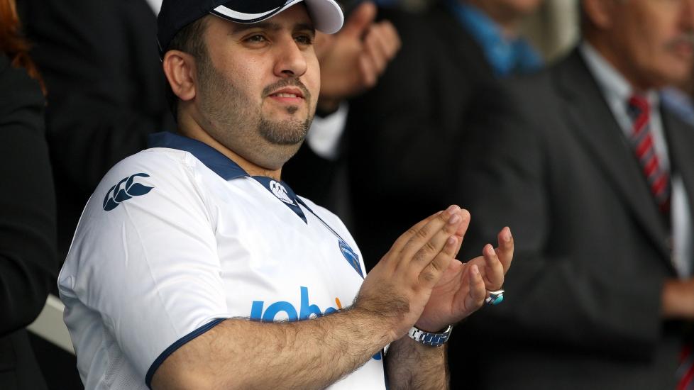 KLUBBEIER: Harry Redknapp hadde ikke mye pent � si om Portsmouths tidligere eier Sulaiman Al Fahim, her p� kampen mellom Pompey og Manchester City i 2009. Foto: AP/Tom Hevezi