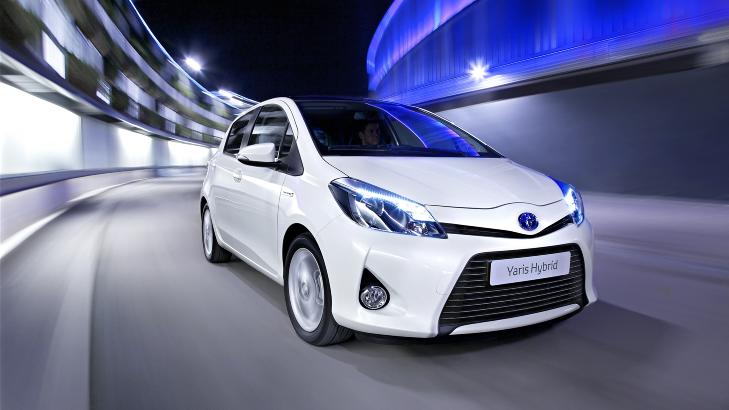 Endelig som hybrid: Den er tredjemann i hybridfamilien til Toyota og skal slippe ut beskjedne mengder CO2. Yaris-eierne kan ha enda bedre samvittighet.