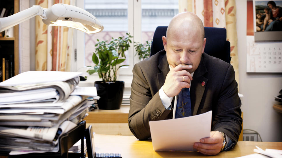 -SKADET TILLIT: Leder av Stortingets kontroll- og konstitusjonskomite, Anders Anundsen (Frp), mener at folkets tillit til den offentlige forvaltningen allerede har f�tt en slagside, og at St�re kan b�te p� skaden ved � be Justisdepartementets lovavdeling om en habilitetsvurdering. Foto: Melisa Fajkovic / Dagbladet