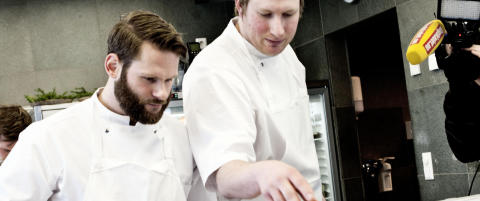 Se Maaemo-kokkene lage mat verdig to Michelin-stjerner