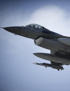Eksperter advarer mot F-16-krise i Luftforsvaret