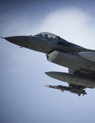Eksperter advarer mot F-16-krise i Luftforsvaret