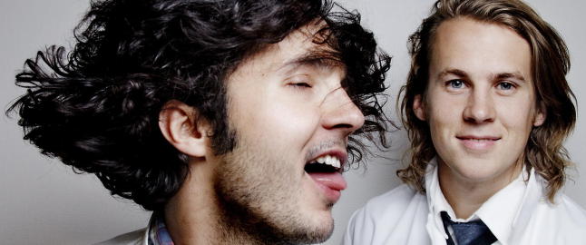 Video av Ylvis-brødrene går verden rundt.