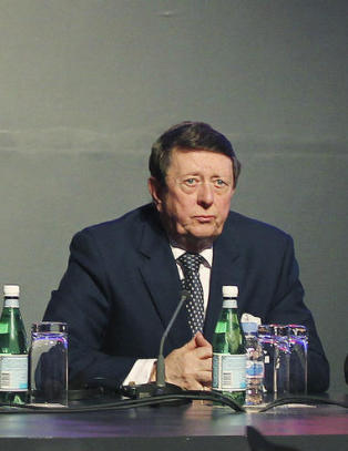 Kalte Fifa fotballtyver og trynet i fontene