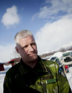- Man kan gå rett forbi et fly uten å se det