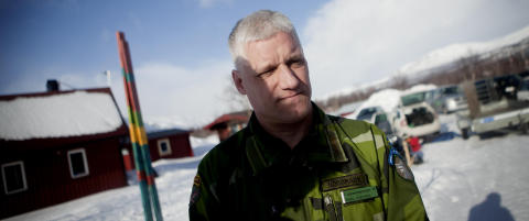 - Man kan g� rett forbi et fly uten � se det
