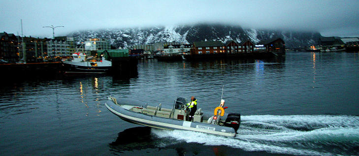 SVOLV�R: Roar Sus�g i Rib-Lofoten tar med turister for � vise fram Lofoten p� vinterstid. Foto: KIRSTEN M. BUZZI