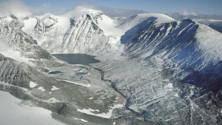 UGJESTMILDT: En del av fjellmassivet i området i nord-Sverige hvor det norske Hercules-flyet er savnet.
Arkivfoto: Tore Hagman / Scanpix UGJESTMILDT: En del av fjellmassivet i området i nord-Sverige hvor det norske Hercules-flyet er savnet.
Arkivfoto: Tore Hagman / Scanpix