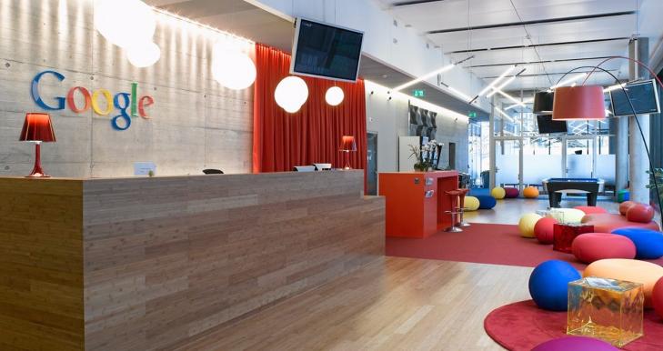 IKKE AKKURAT KJEDELIG: Flere av lokalene til IT-kjempen Google rundt om i verden er kjent for sin lekenhet. Bildet viser resepsjonen p� hovedkontoret i Z�rich i Sveits.  FOTO: Camenzind Evolution