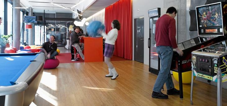 NERDENES HEVN: Spillrom h�rer med i et kreativt arbeidsfellesskap. � FOTO: Camenzind Evolution