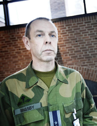 - Mens noen er stille og vil v�re alene, bryter andre ut i hemningsl�s gr�t