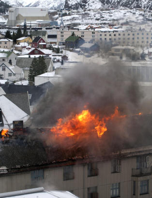 Brann i byg�rd i Svolv�r under kontroll